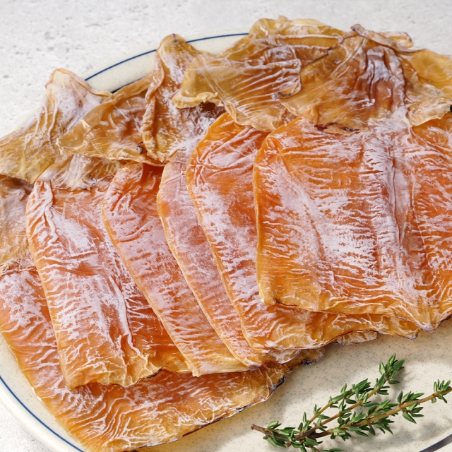 껍질을 벗겨 더 쫄깃한 몸통 건 오징어 250g(7-11미)
