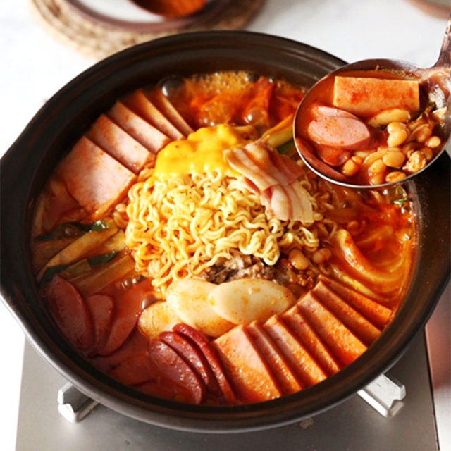 25년 줄서는맛집 정통 부대찌개