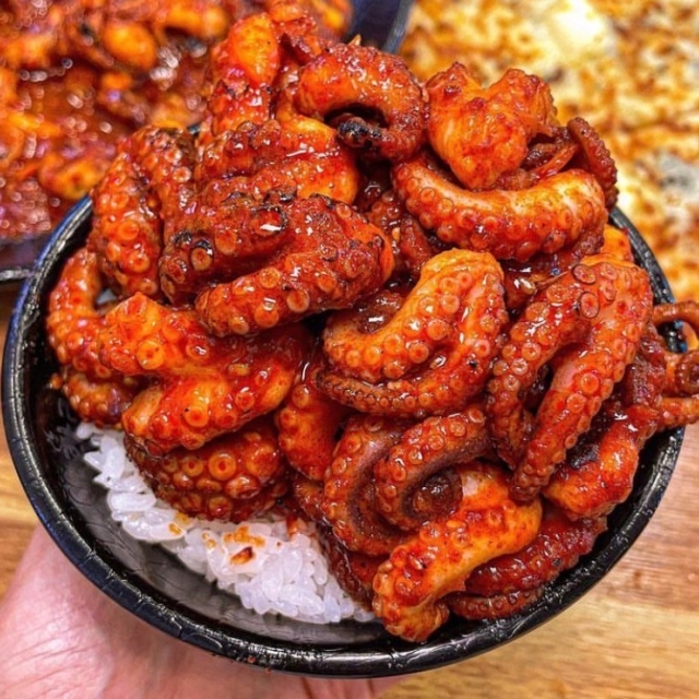 맛있는 쭈꾸미볶음 1 + 1 특가 !
