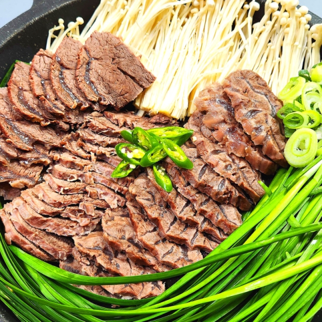 [1등급 한우] 귀한 부위만 엄선! 한우 소 수육세트 1KG (아롱사태 500G+사태 500G)
